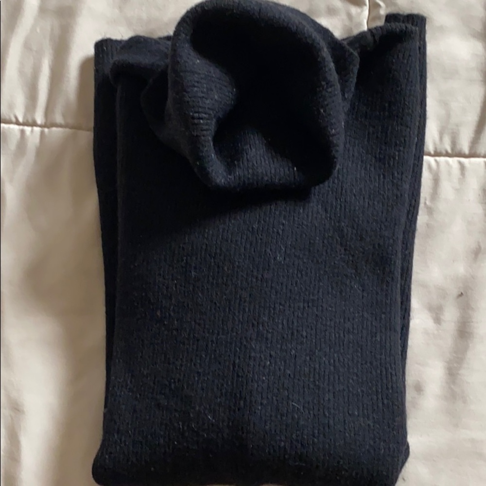Theory used L knit black turtleneck soft